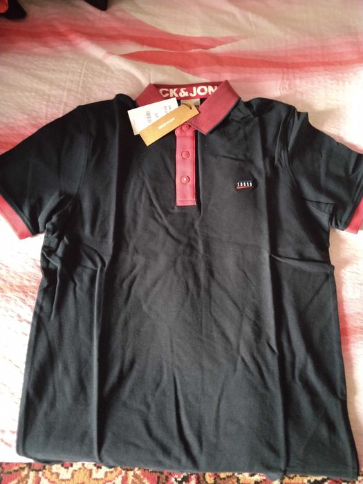 Tricouri marci diverse