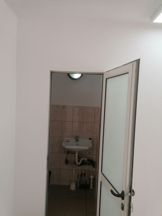 Vând spațiu comercial