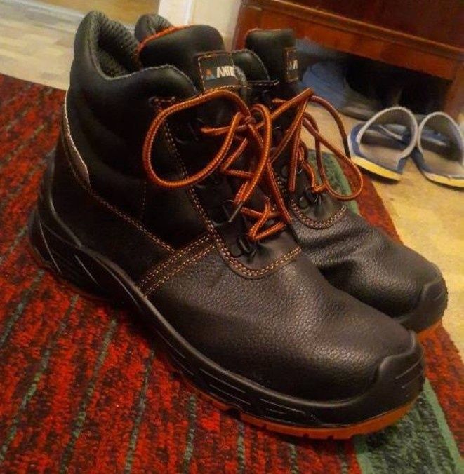 Продам рабочие ботинки