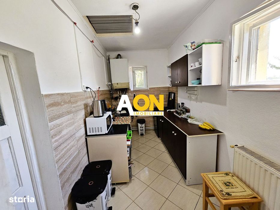 Casa renovata, 2 corpuri de cladire + anexe, 1331 mp teren, Paclisa