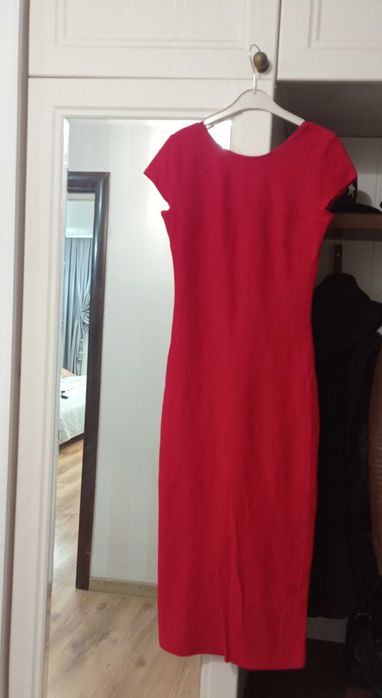 Красное платье продам