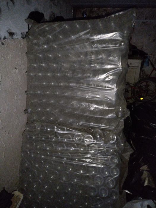 Продам бутылки объем 1 литр