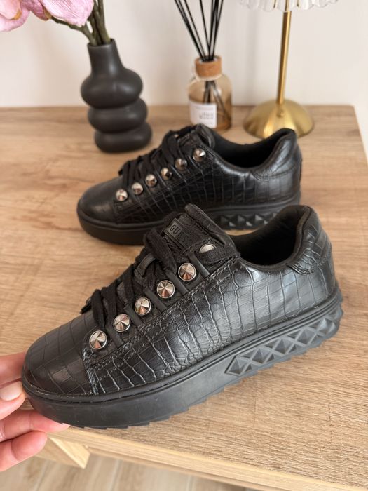 Adidasi Guess