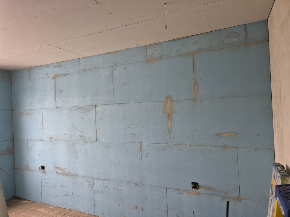 Предлагаме Качественни ремонтни дейности. 
Шпакловки, боядисване, подо