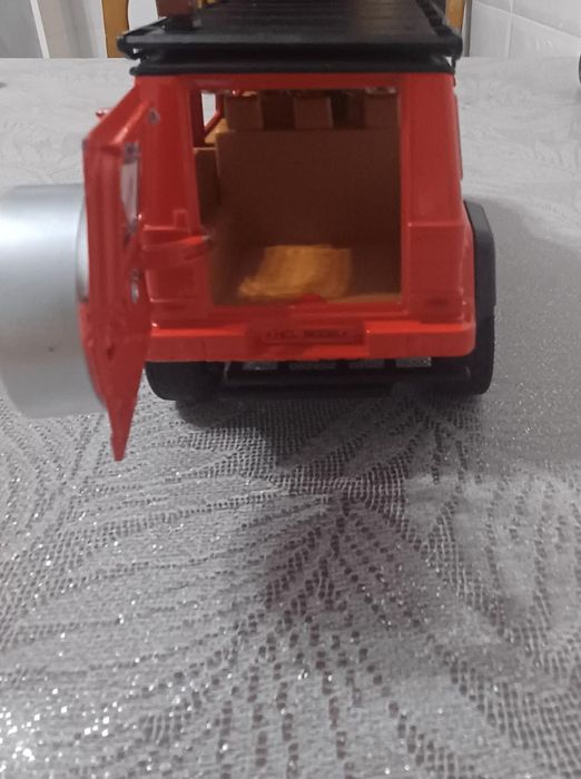 Продаю игрушечную машину