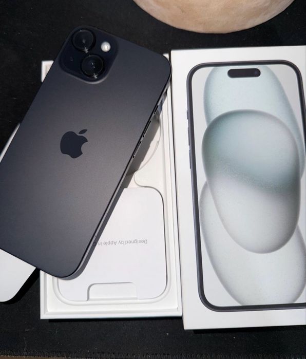 Vand iPhone 15, 128GB, negru