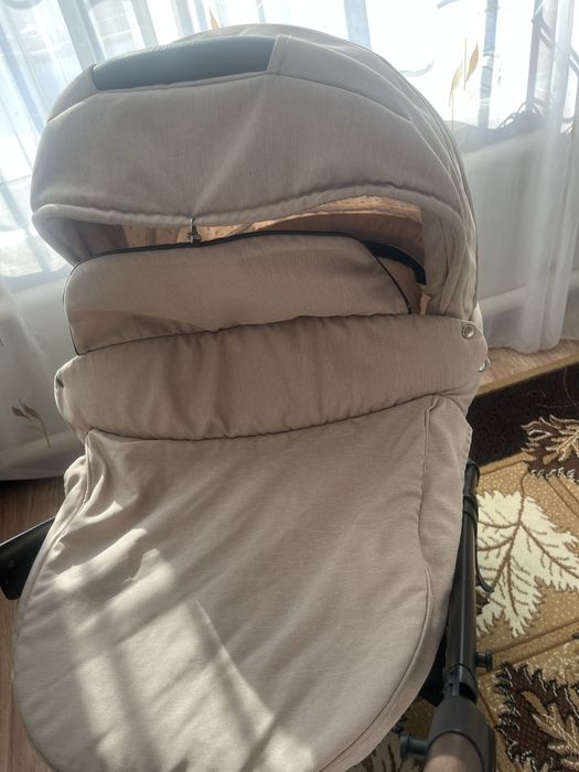 Продам коляску с двумя сменными блоками