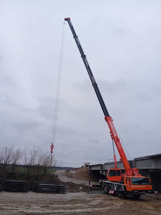 Inchiriem macara Faun 35