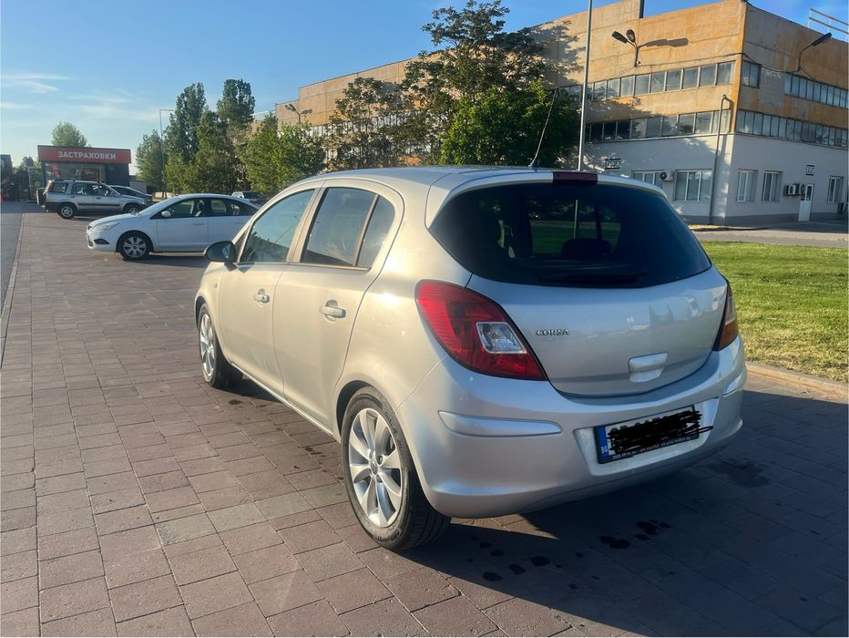 Продавам Opel Corsa D cosmo