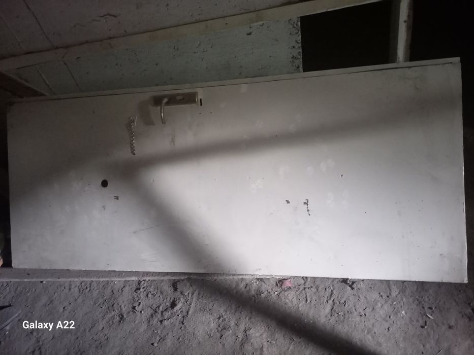 Дверь прочная железная