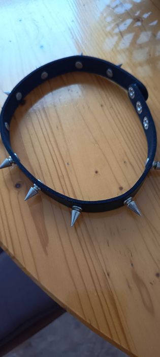 Goth choker с шипове