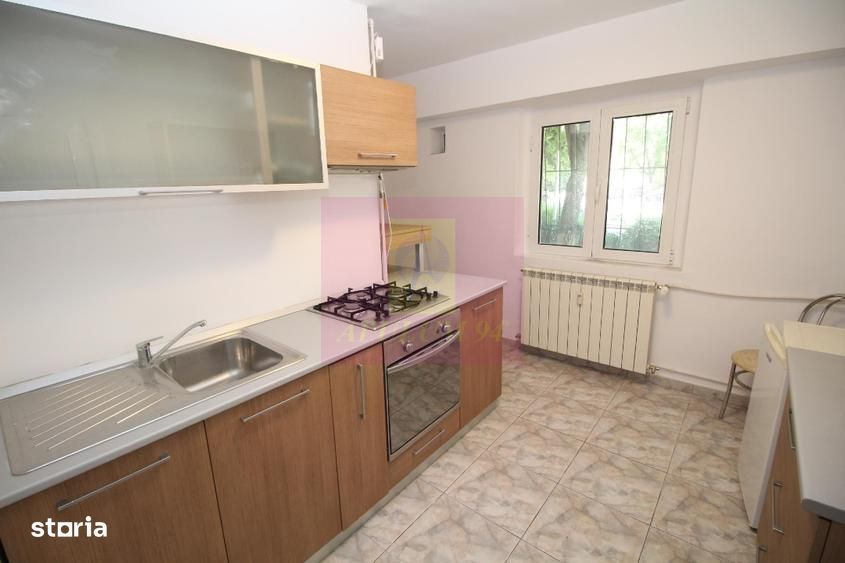 Apartament cu 3 camere de vânzare Decebal adiacent