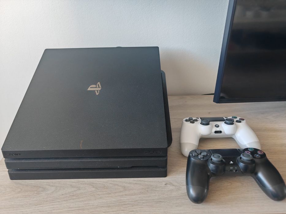 Playstation 4 pro + 2 console +3 jocuri