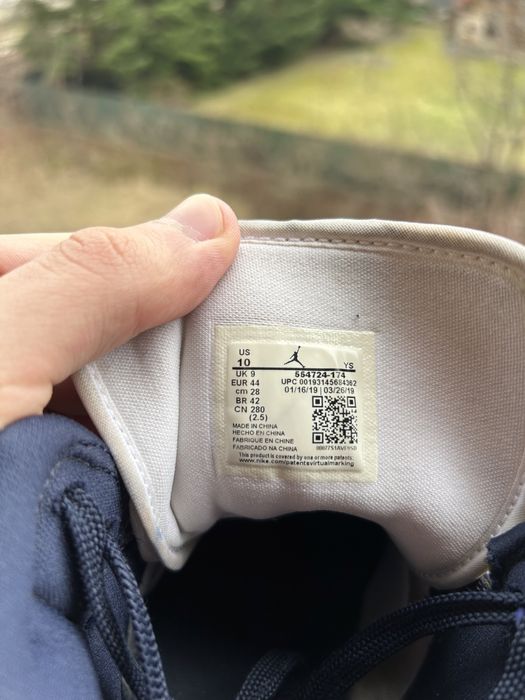 Jordan 1 mid Obsidian 44