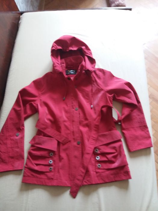 продается женская куртка