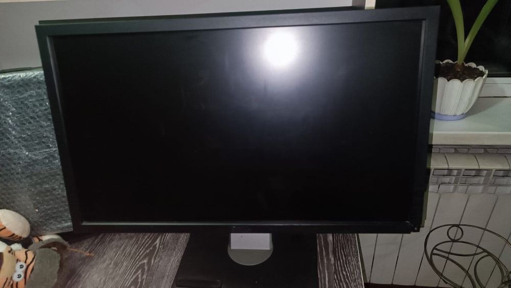 Продам Монитор Dell P2411pb