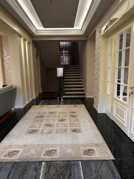 Буйук Ипак Йули ул.Сайрам ,Буз Базар евро дом 3.2 сот.450 кв.м 7 ком