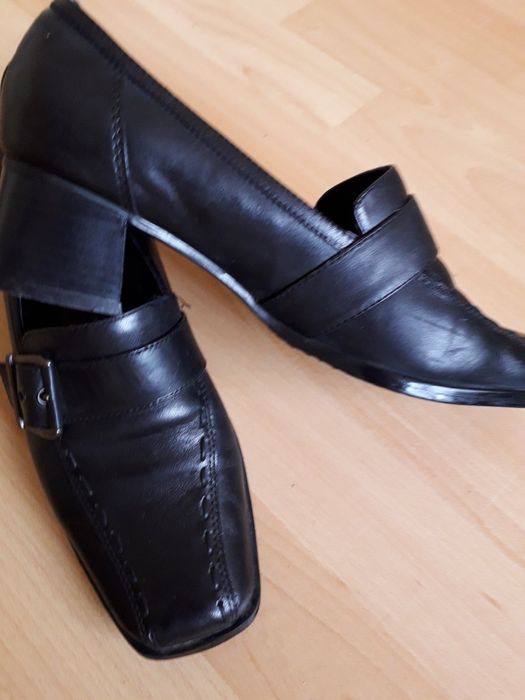 Дамски черни кожени обувки
