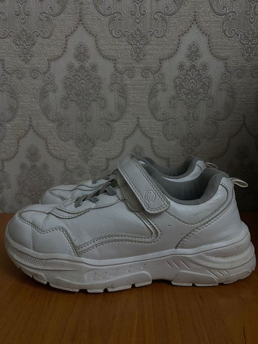 Продам кроссовки