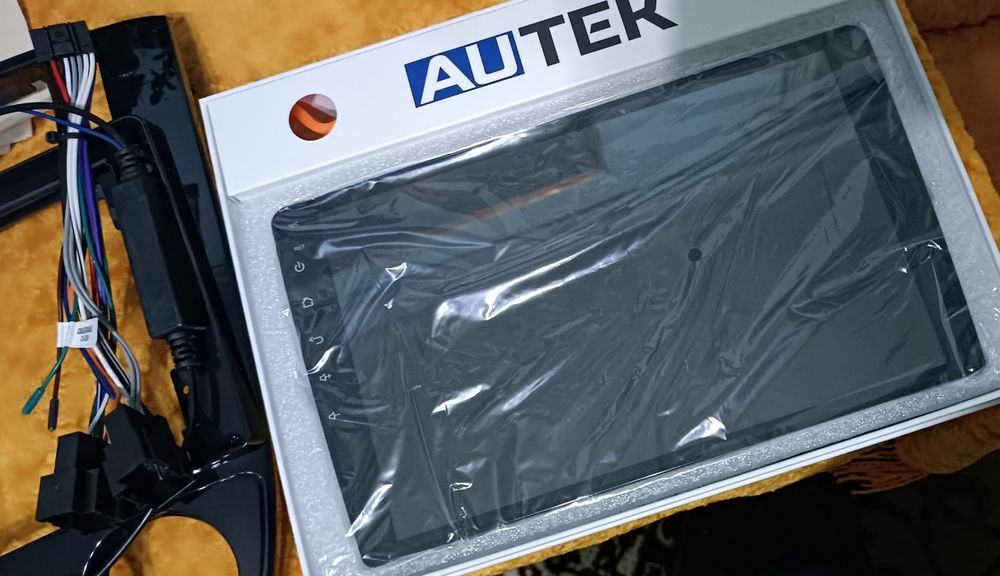 Monitor 4x64 10.2 dyuym toza qoʻyilmagan + Gentra Lasetti ramka