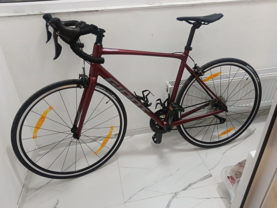 Продам шоссейный велосипед GIANT CONTENT 1