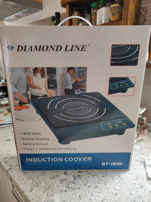 Vând plita cu inducție.