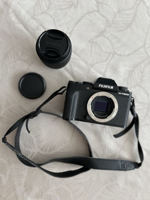 фотоапарат Fujifilm X-T200 + обектив Fujinon XC 15-45mm
