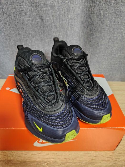 Оригинални маратонки NIKE, номер 39, носени са няколко пъти, нямат никакви забележки.!