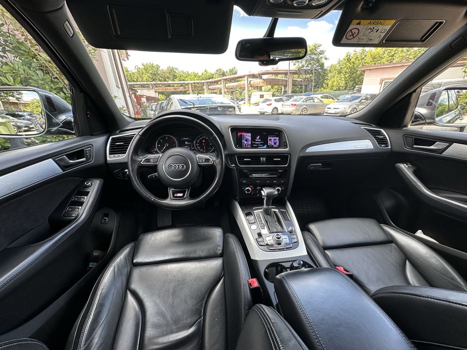 Audi Q5 S-Line / 2.0L / Quattro / Automatic