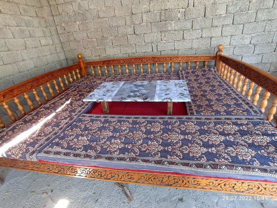 Hovli joy sotiladi