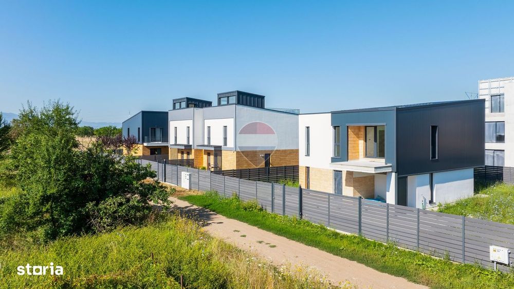 Casă / Vilă cu 4 camere de vânzare în zona Ghimbav Livada