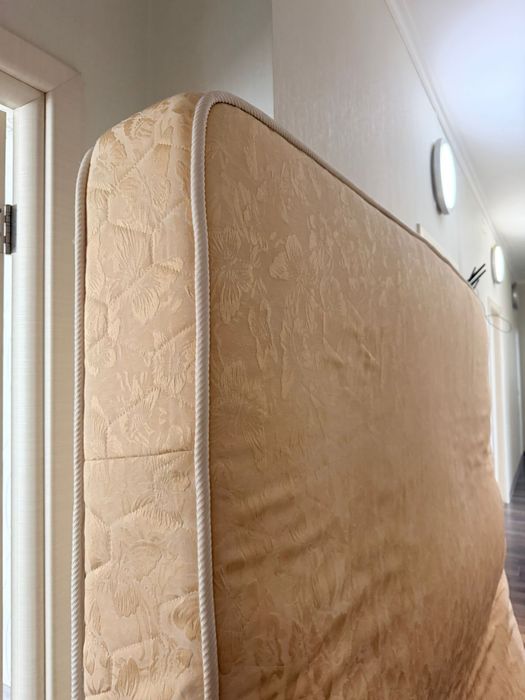 отдам даром тумбочки и матрас