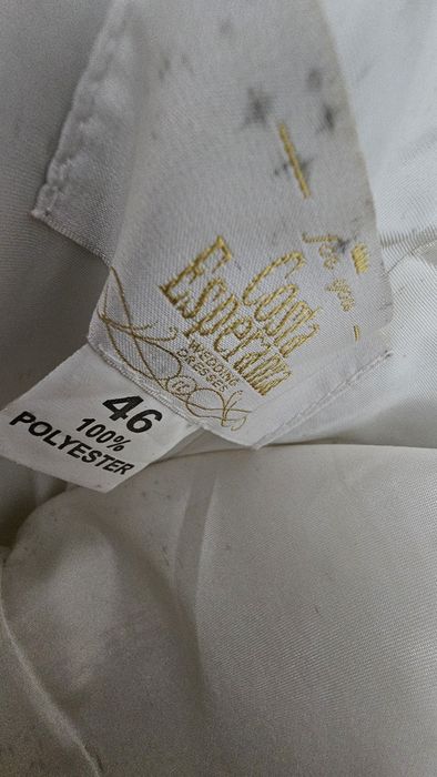 Vând rochie de mireasă, 800 lei, negociabil.