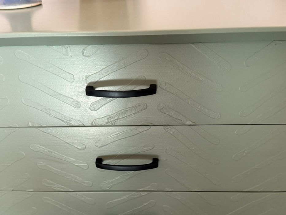 Елегантно Шкафче