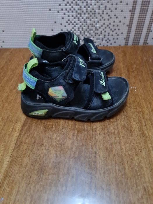 Продам обувь детскую