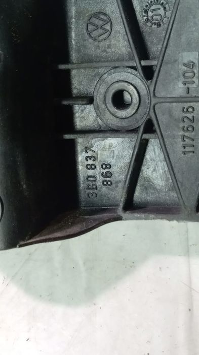 Broasca dreapta fata 3b0837868 Volkswagen Passat B5.5 (facelift) (2000 - 2005) 1.9 tdi AVB