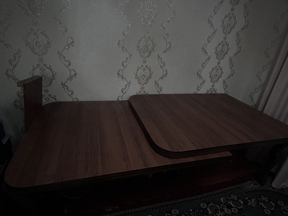 Продам стол и стулья