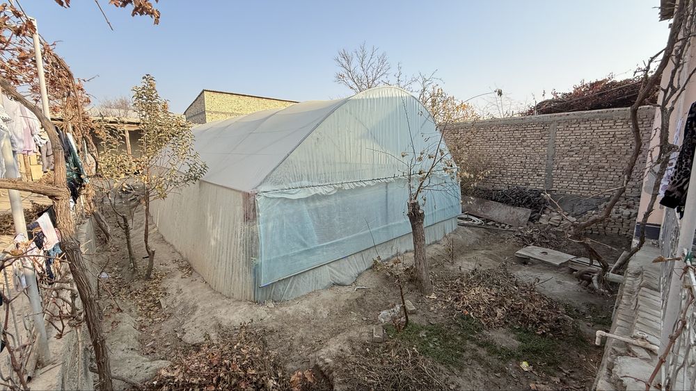 Issiqxona (parnik) sotiladi