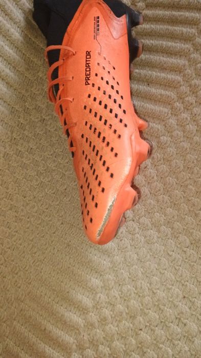 Vând adidas predator