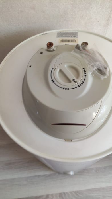 Продам бойлер Ariston