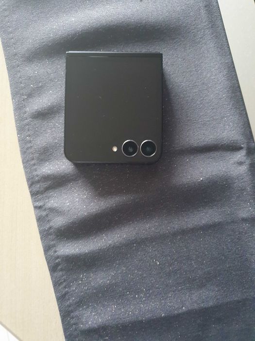 Samsung z flip7 нов