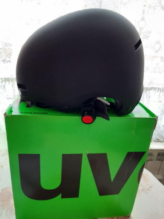 UVEX 52-55 см нова каска ски очила