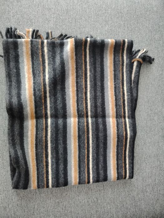 Продавам вълнен шал разноцветен