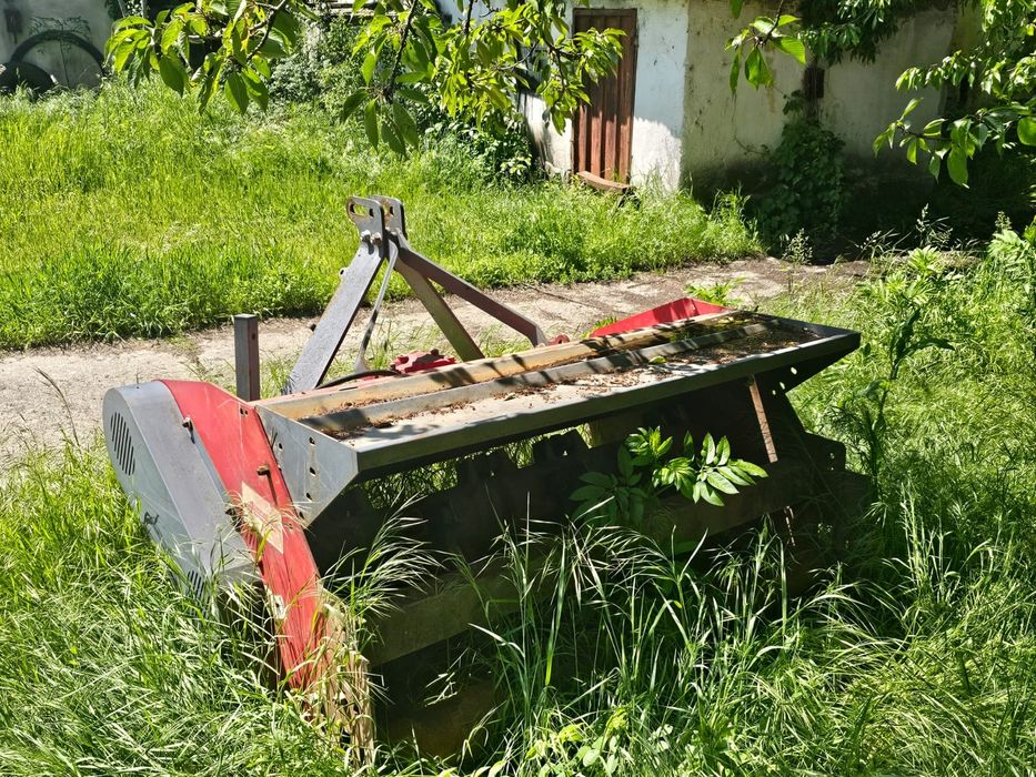 Tractor Universal 650