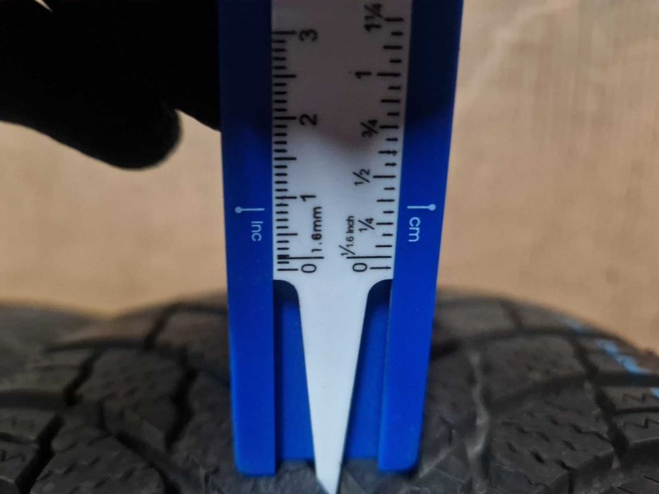 2 Firestone R18 215/55
зимни гуми
DOT4821