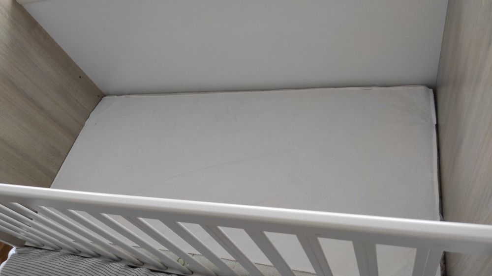 Дървена кошара с матрак и спален комплект