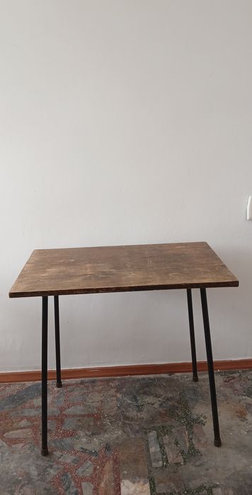 Продам стол маленький