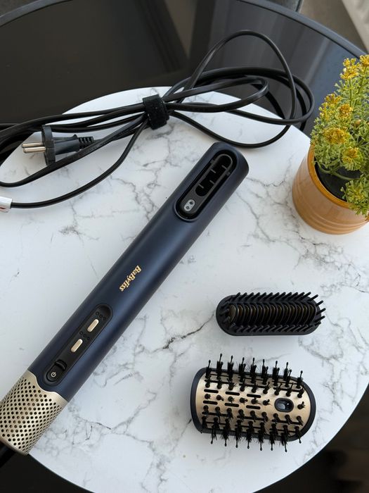 Se vinde uscător de păr BaByliss original, foarte puțin folosit.