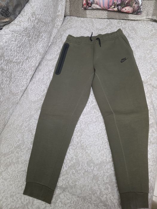 Pantaloni Nike Tech