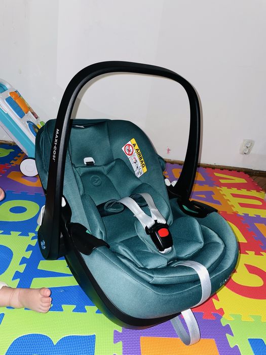 Vand scoica Maxi Cosi Pebble 360 Pro si carucior Maxi cosi Zelia 2 (landou si sport 2 in 1)